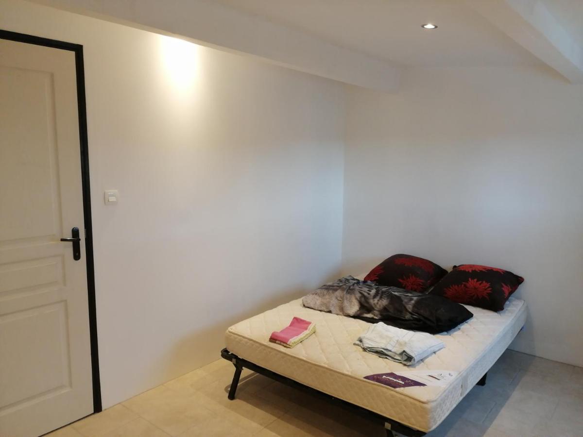 Appart Hotel Avec Jardin Cuers Bagian luar foto