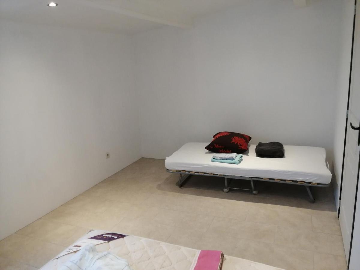 Appart Hotel Avec Jardin Cuers Bagian luar foto